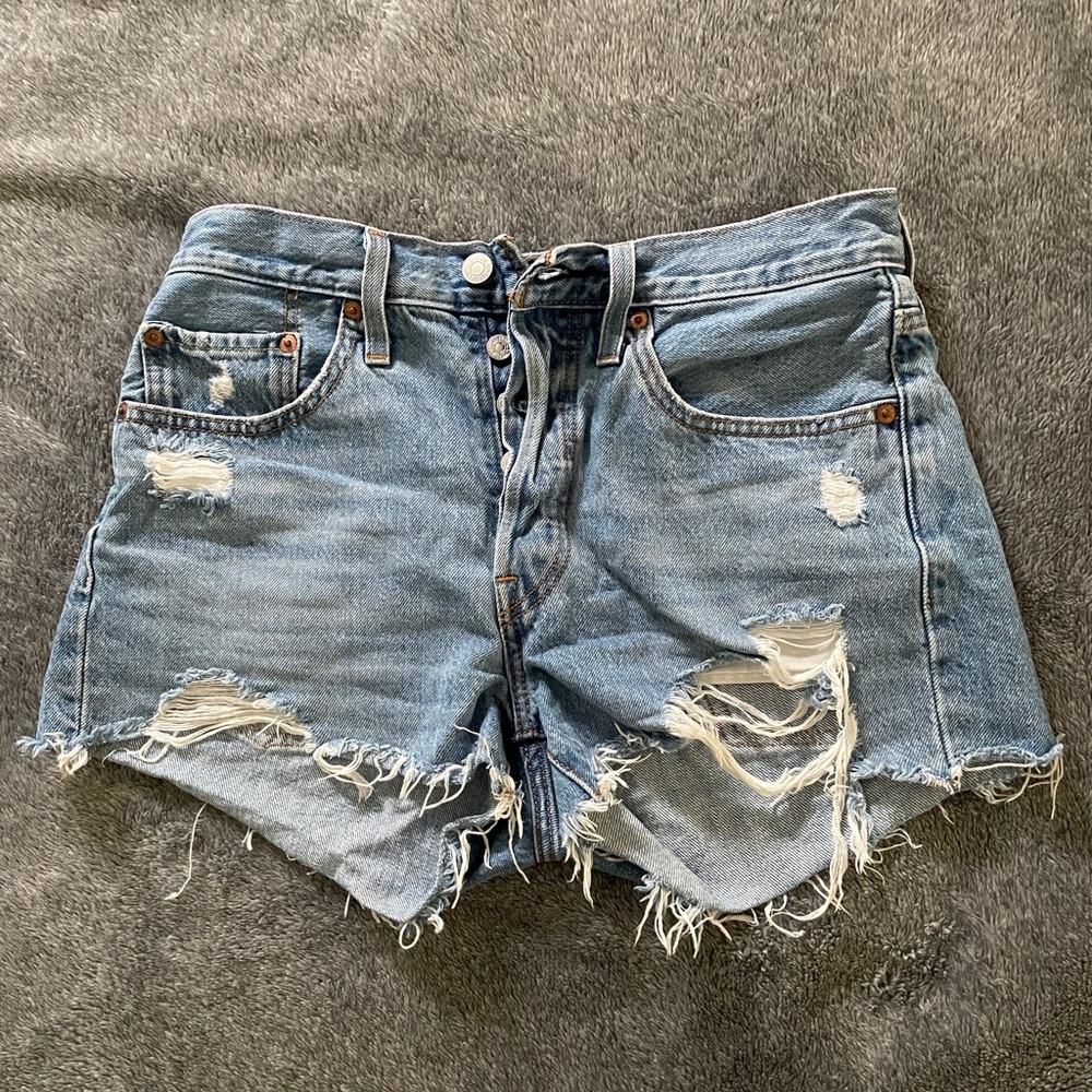 Levi’s 501 original fit high-rise jean shorts - size 26